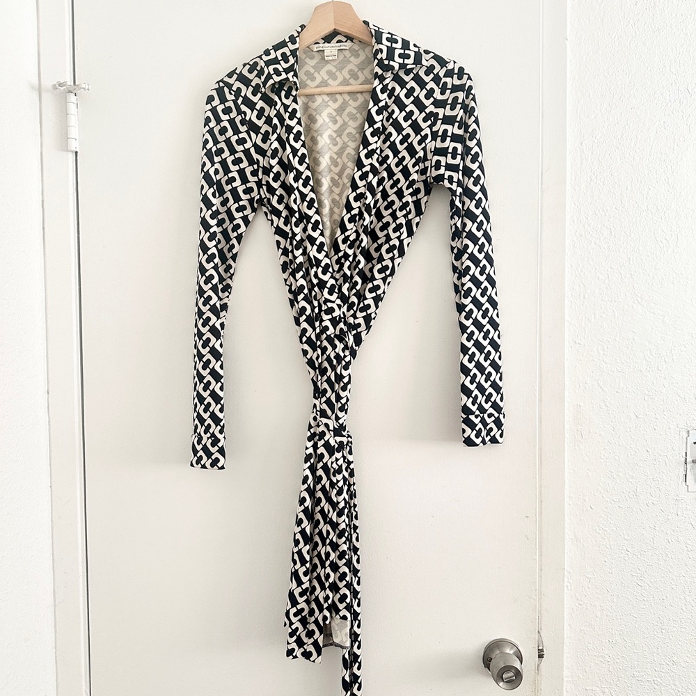 Diane Von Furatenberg Patterned Wrap Dress Chic Black and White Geometric